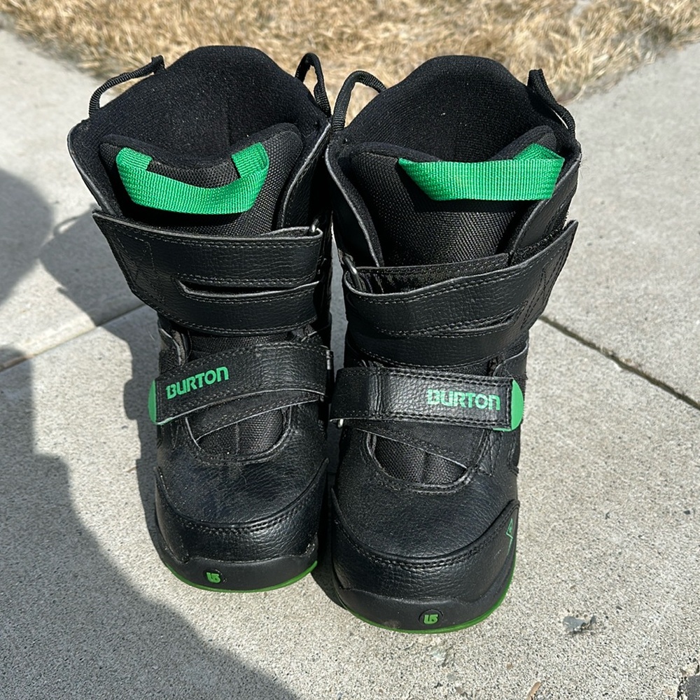 Burton kids snowboard boots